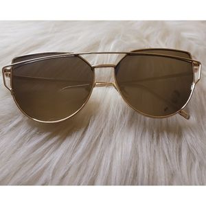 Silver Mirrored Fashion Sunglasses With Gold Tone Rims
